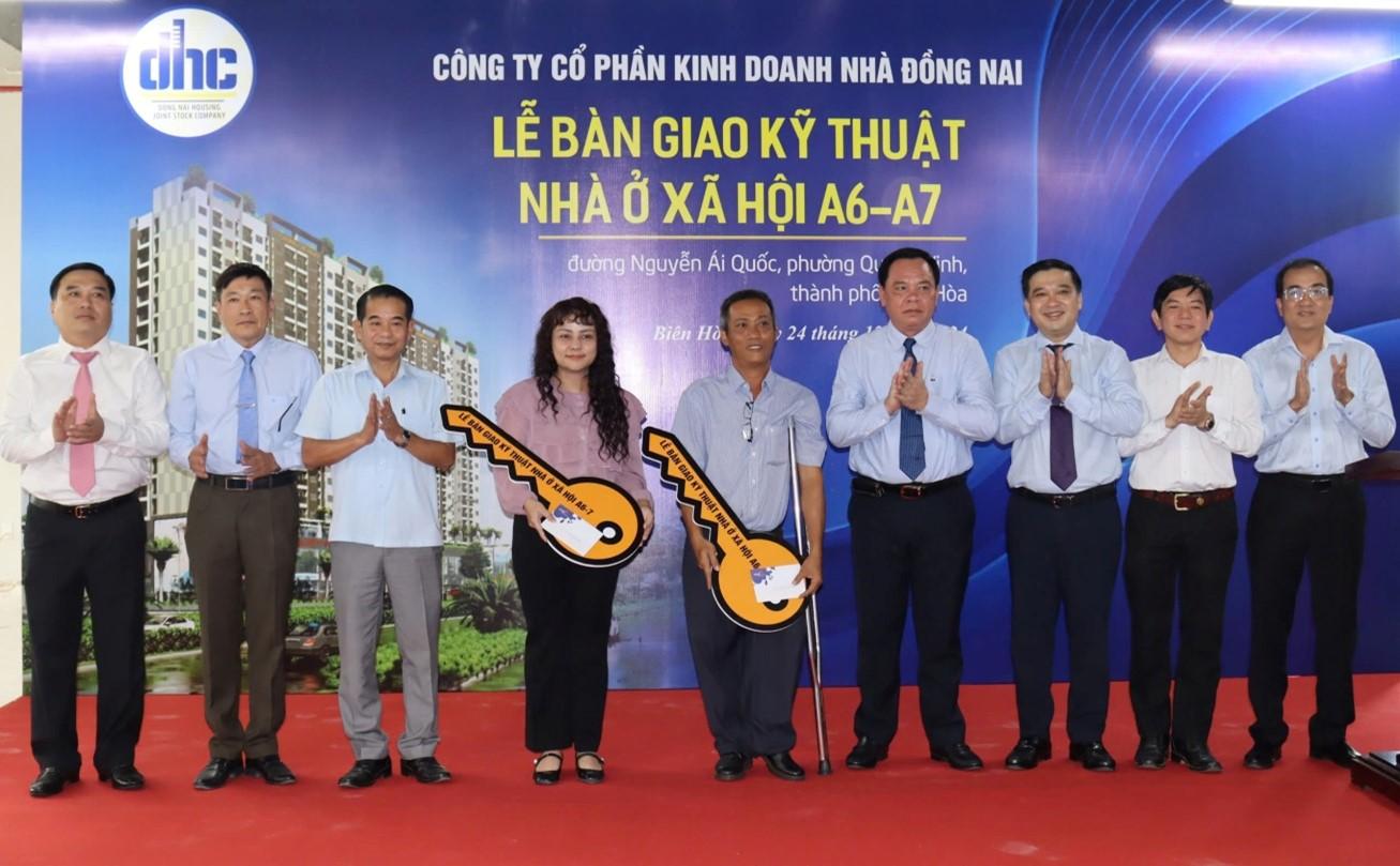 Hình ảnh toàn cảnh Cầu Đồng Nai nhìn từ trên cao, công trình quan trọng trên Quốc lộ 1A thuộc phường Long Bình, Đồng Nai